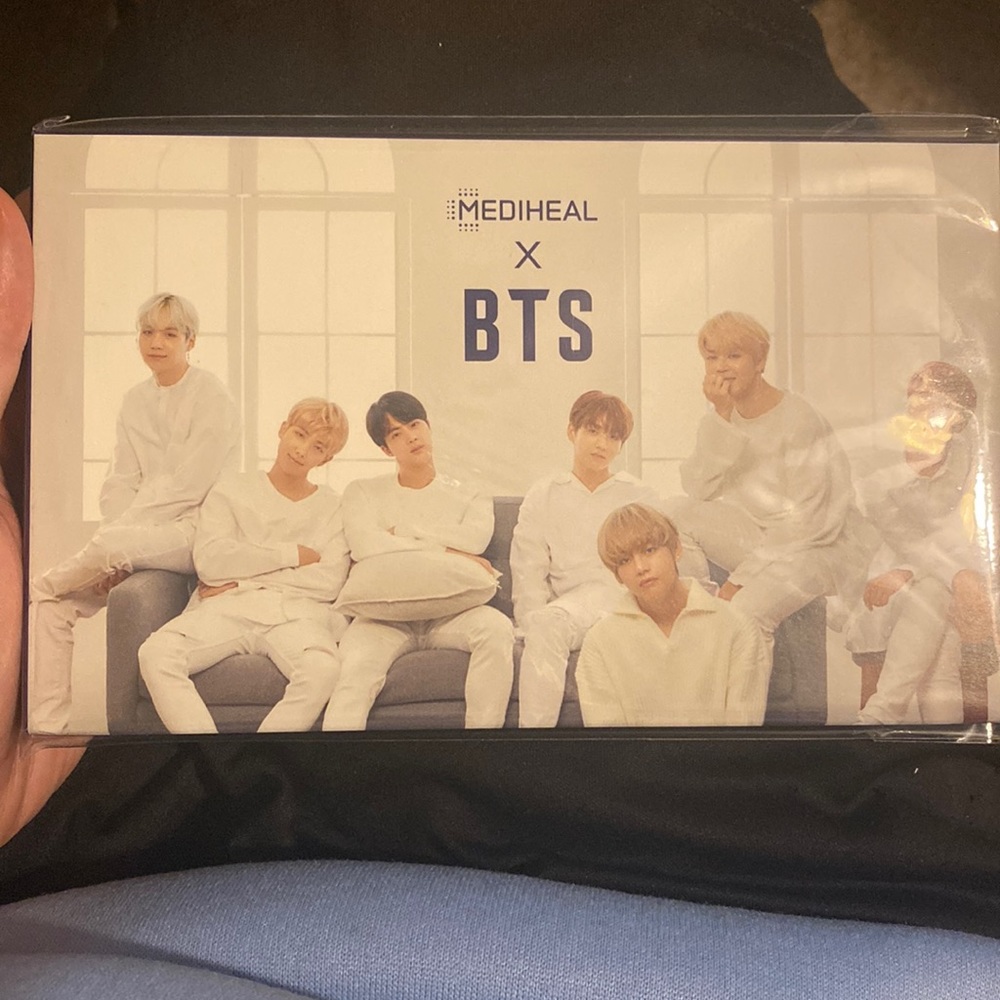 BTS Photocard pack of 14 pics💜💜 limited edition